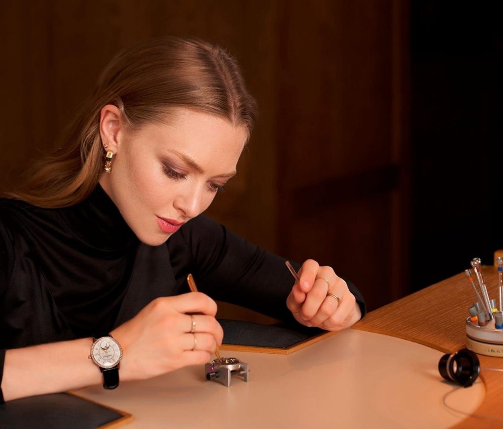 The 18k rose gold fake watch is decorated with diamonds.