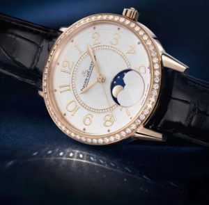 The silvery dial fake watch is decorated with diamonds.