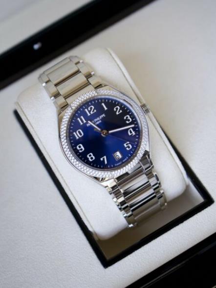 The stainless steel fake watch is decorated with diamonds.